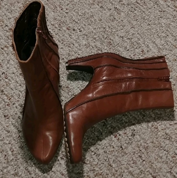 Tsubo Shoes - Tsubo leather ankle booties